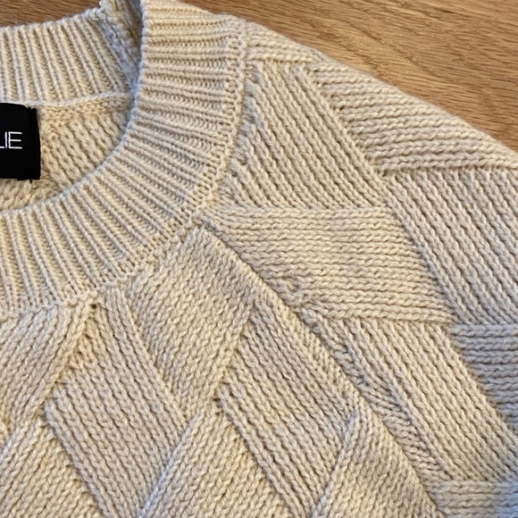 Kendall & Kylie Womens Cream Crew Neck Sweated with a Basketweave Pattern/Size S - Picture 9 of 10